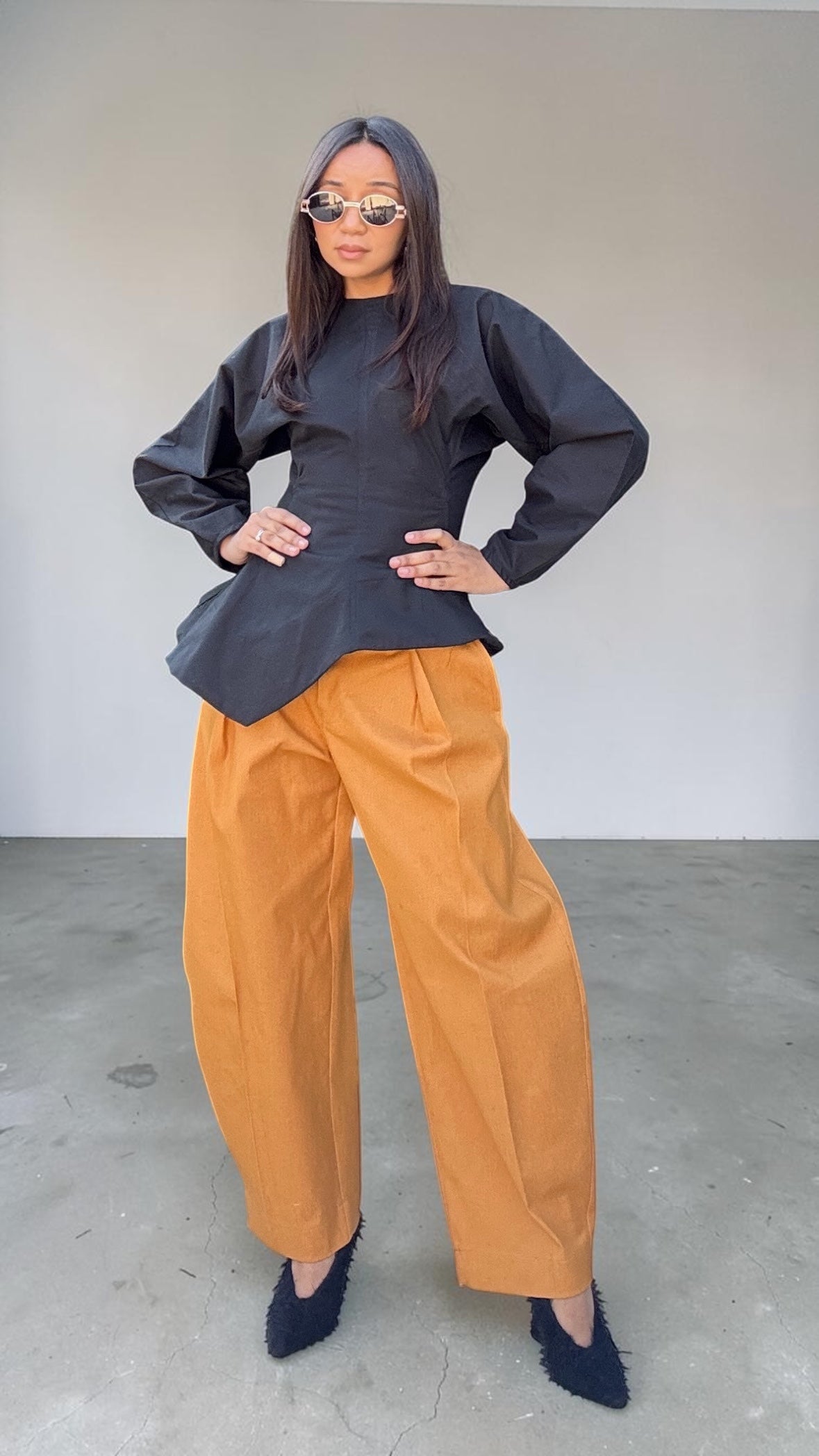Elle - Black Sculptured long sleeve